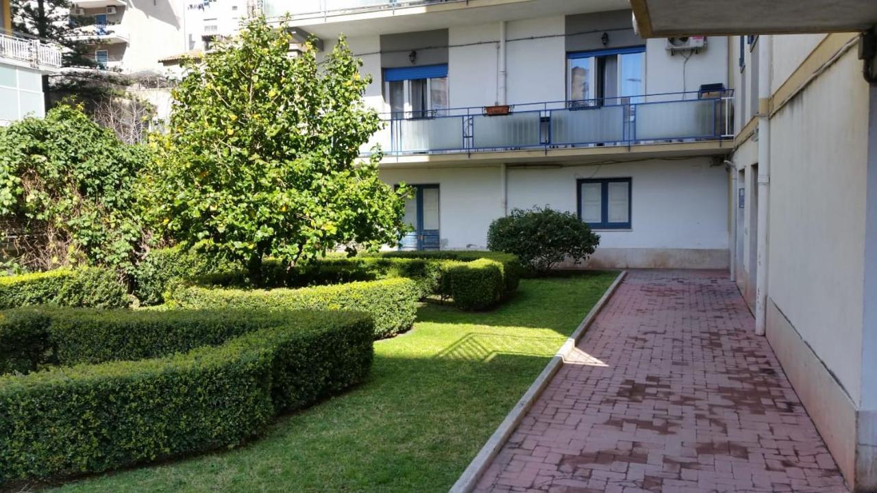 Tora House Hotel Catania Bagian luar foto