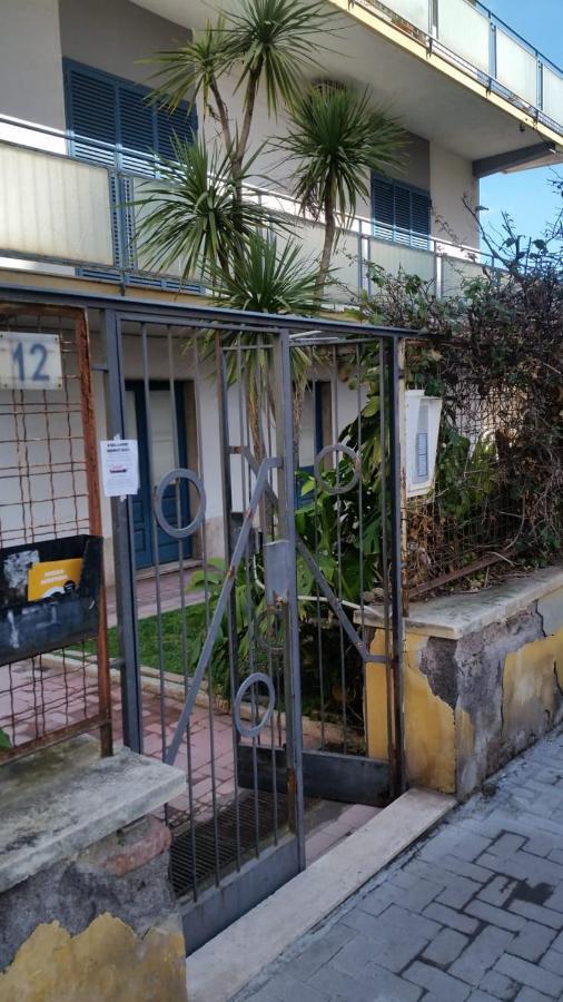 Tora House Hotel Catania Bagian luar foto