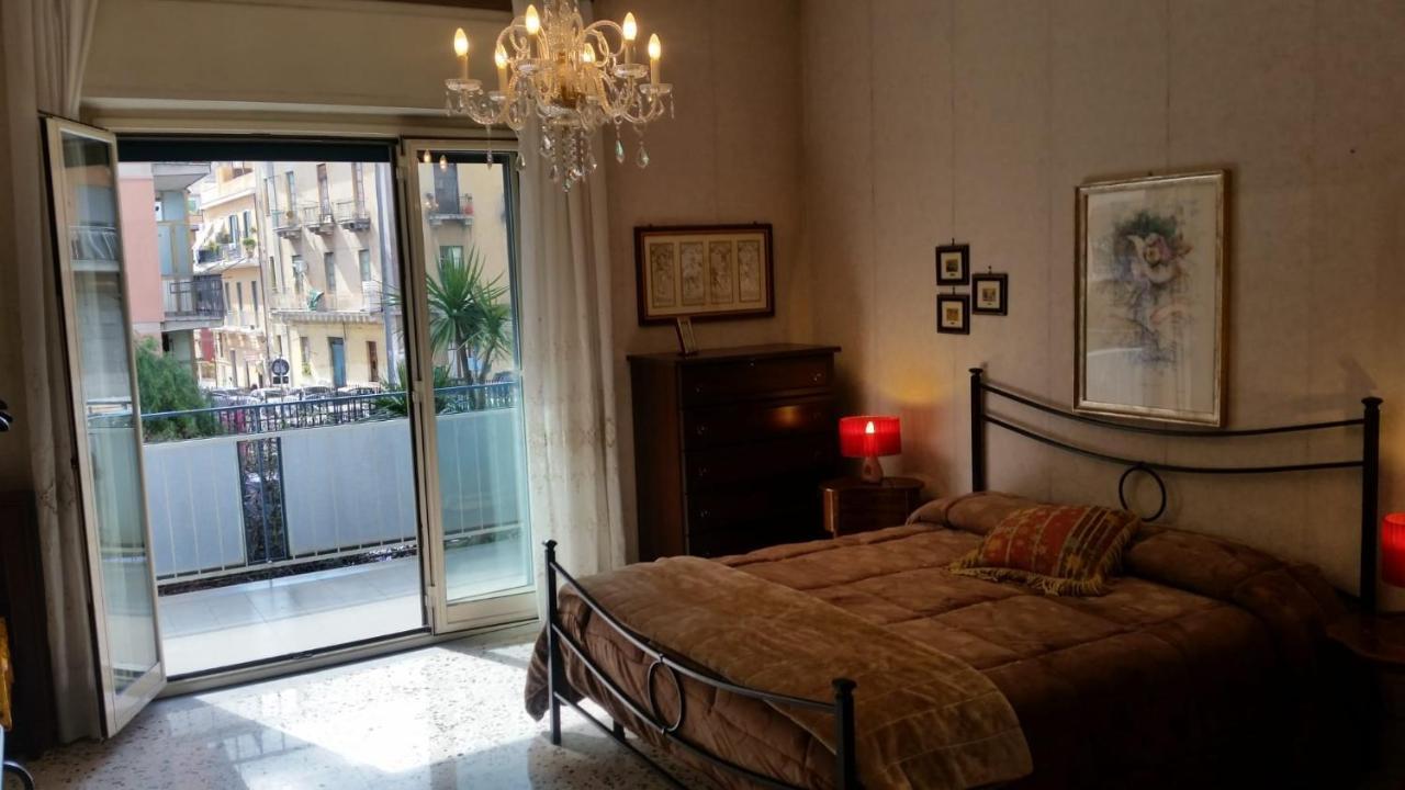 Tora House Hotel Catania Bagian luar foto