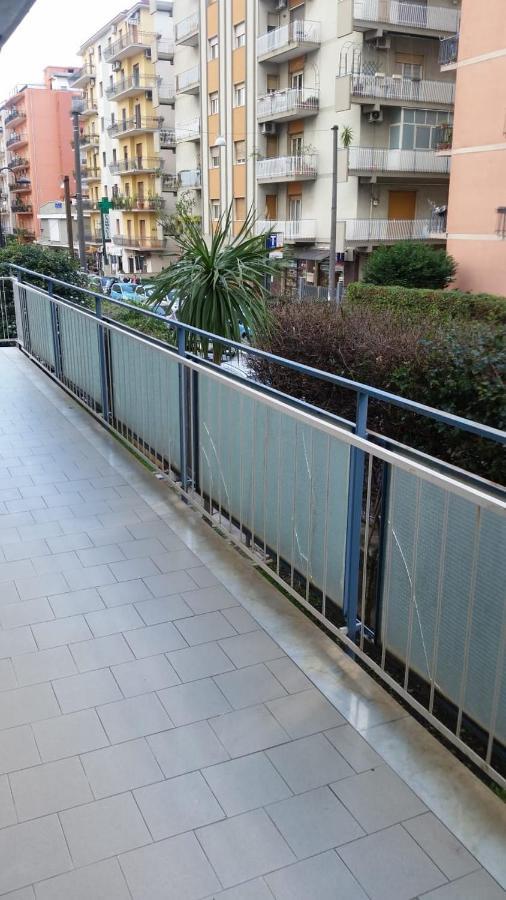 Tora House Hotel Catania Bagian luar foto